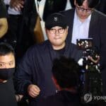 경찰, ‘김호중 사고 전 비틀대며 차 탑승’ CCTV 확보…만취 판단