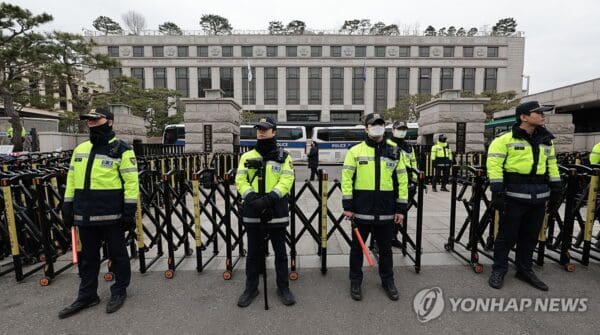 탄핵 선고일 헌재 주변 따릉이 치운다…응급진료소도 설치