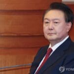 ‘피고인석 尹’ 법정모습 공개하고 기록 남긴다…”국민 알권리”
