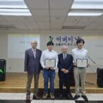 [포토뉴스] 노인회 어버이날, 15년 봉사한 형제 대통령상 수상