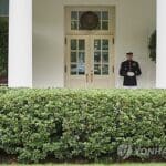 트럼프, 백악관 상황실서 80분간 안보회의…’美 개입’ 논의한듯