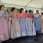 (LA한인뉴스) 베버리힐스 축제를 수놓은 한복과 하모니카