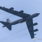 여객기와 전략폭격기 B-52, ‘아찔’ 충돌 극적 모면