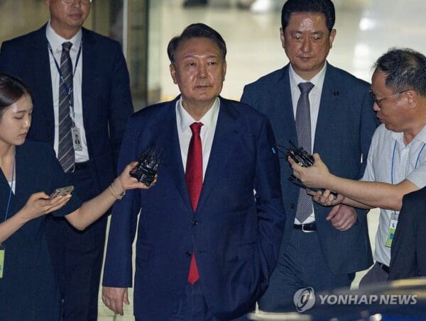 尹, 서울구치소 일반수용동 2평대 독방 수감…수용번호 ‘3617’