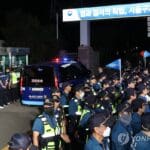 넉달만에 서울구치소 돌아온 尹…영장결과 기다리며 ‘불면의 밤’