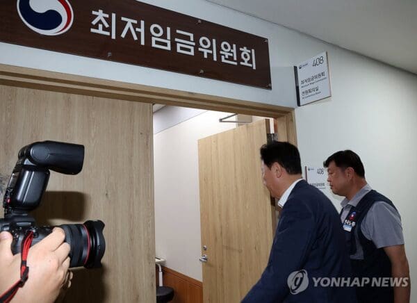 내년 최저임금 시간당 1만320원…17년만에 노사공 합의로 결정