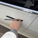“차문 안 열려” 테슬라 모델Y 차주 신고 잇달아…당국 조사
