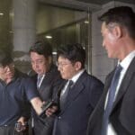 방시혁, 12시간 반 경찰 2차 조사 마쳐…굳은 얼굴로 묵묵부답