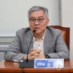 ‘2차 가해 논란’ 최강욱 “부적절 표현 사과…당 판단 기다릴 것”